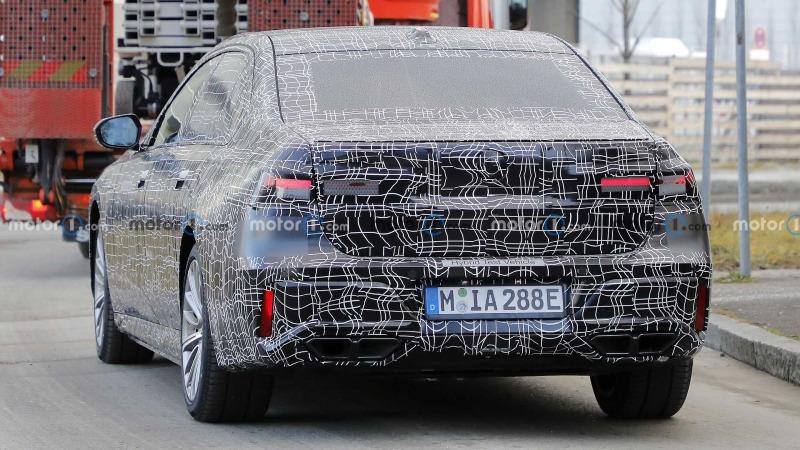 new-2023-bmw-7-series-spy-shots (3).jpg