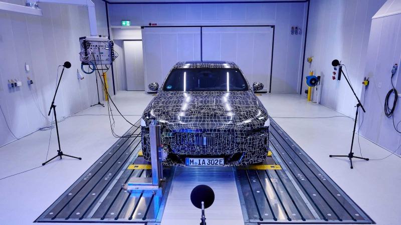 2023-bmw-i7-undergoes-acoustic-testing (1).jpg