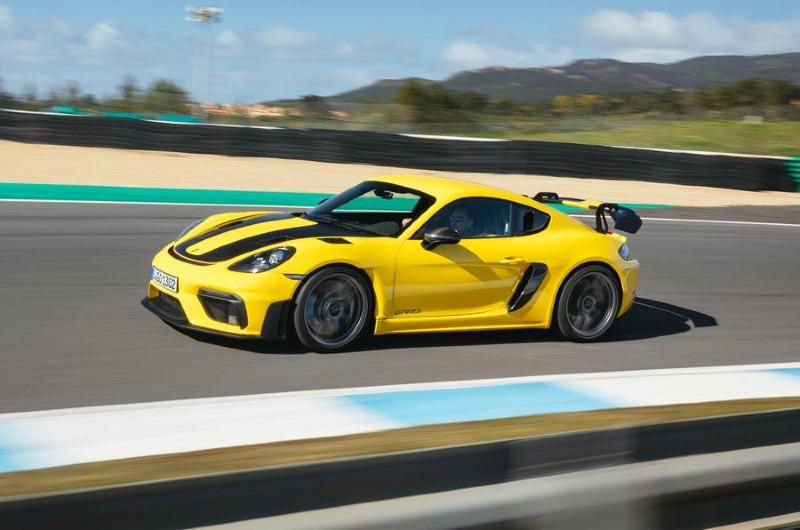2-porsche-718-cayman-gt4-rs-2022-first-drive-side-pan.jpg