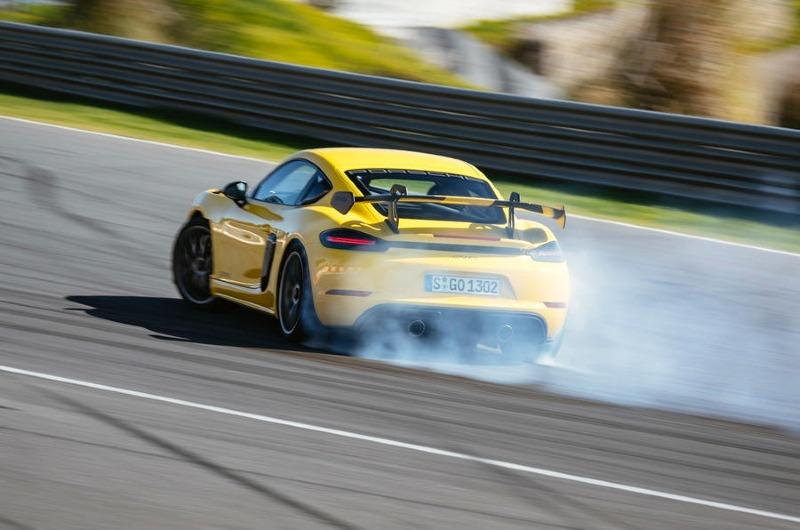 3-porsche-718-cayman-gt4-rs-2022-first-drive-dorifto.jpg