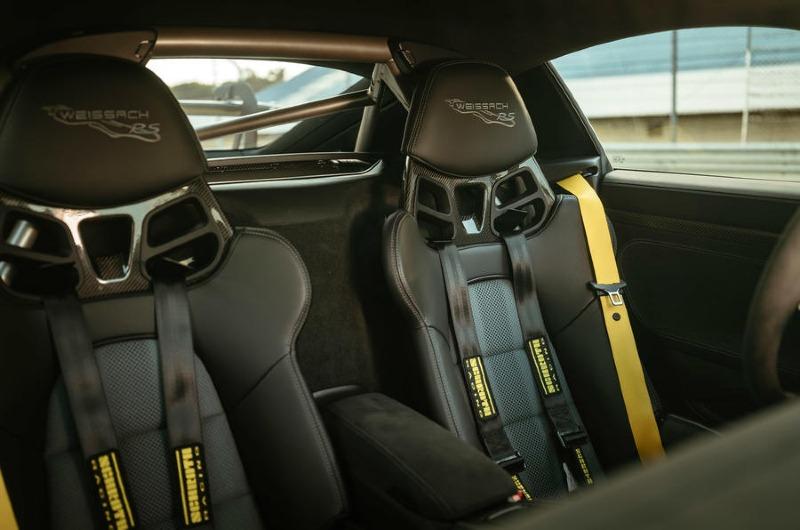 18-porsche-718-cayman-gt4-rs-2022-first-drive-seats.jpg