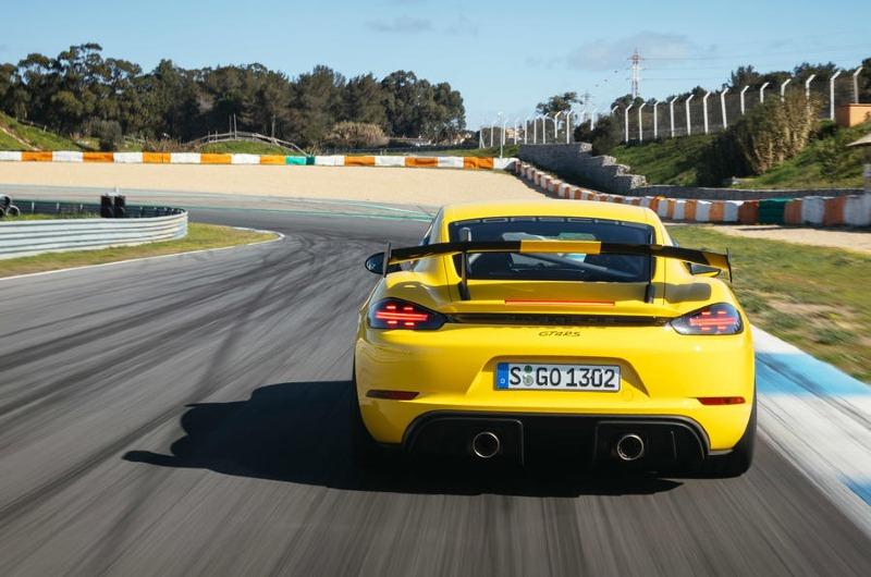 31-porsche-718-cayman-gt4-rs-2022-first-drive-track-rear.jpg
