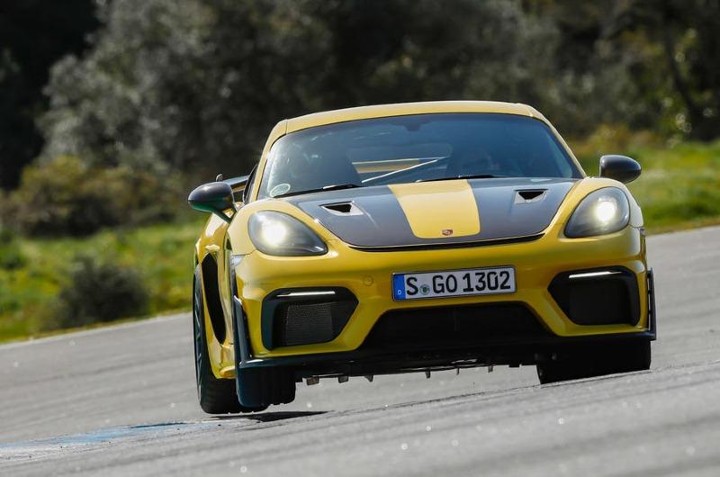 30-porsche-718-cayman-gt4-rs-2022-first-drive-track-front.jpg