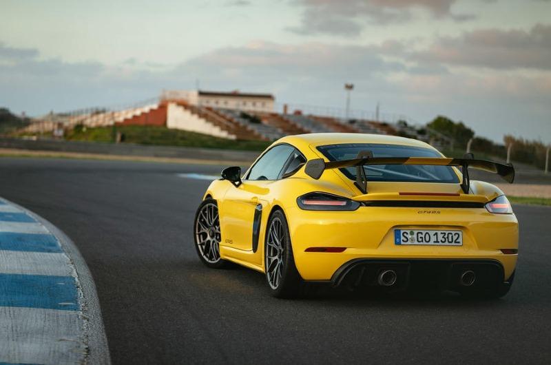 33-porsche-718-cayman-gt4-rs-2022-first-drive-static-rear.jpg