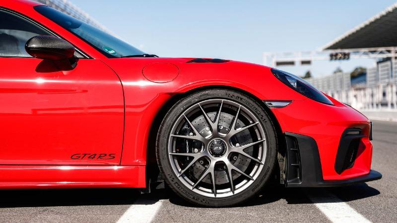 porschecayman_estoril04211_high_hndr0q.jpg