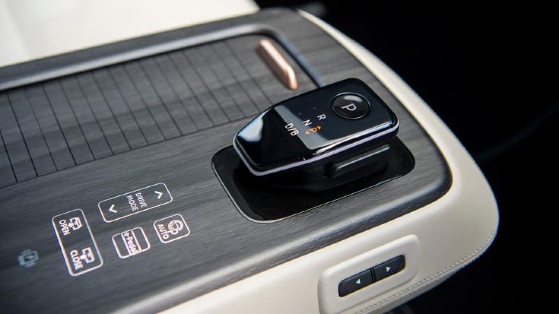 12-Nissan-Ariya.jpg