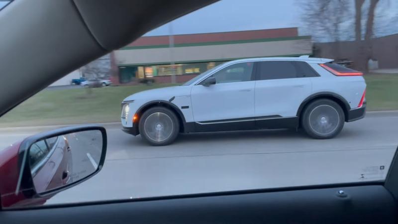 2023-cadillac-lyriq-spied-testing-in-michigan-178004_1.jpg