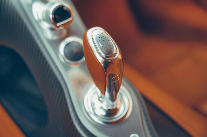 8-bugatti-chiron-super-sport-2022-first-drive-review-gearstick.jpg