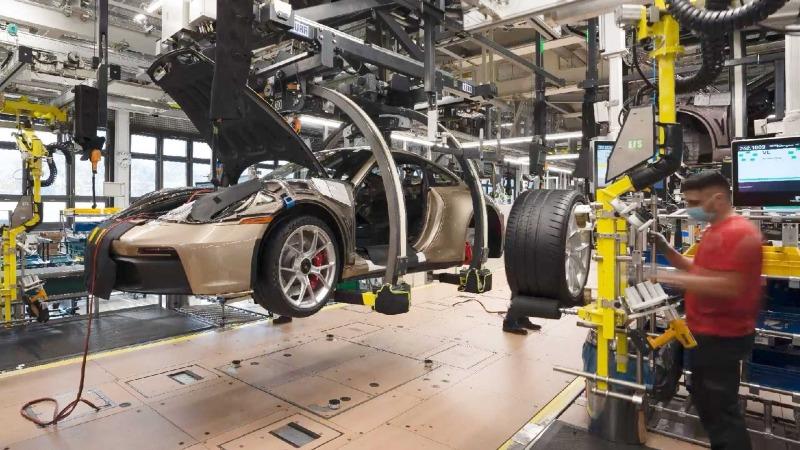 porsche-911-gt3-paint-to-sample-program-factory.jpg