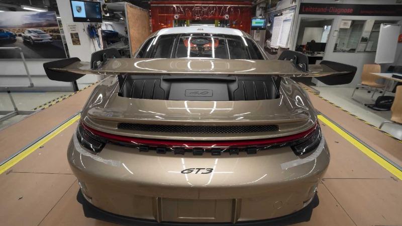 porsche-911-gt3-paint-to-sample-program-factory (1).jpg