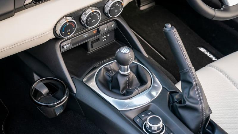 Mazda_MX-5_RF_interior_detail.jpg