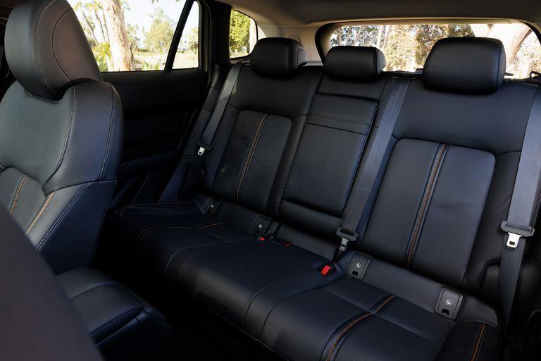 2023-mazda-cx-50-113-1648235896.jpg