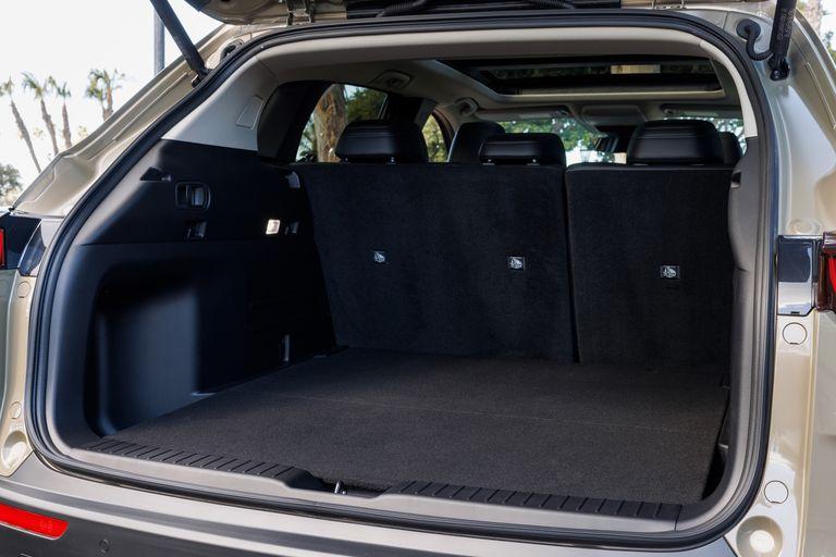 2023-mazda-cx-50-119-1648235900.jpg