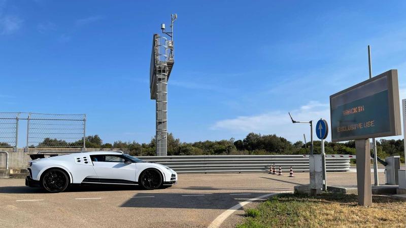 bugatti-centodieci-i-collaudi-sulla-pista-di-nardo (9).jpg