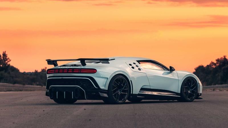 bugatti-centodieci-i-collaudi-sulla-pista-di-nardo (2).jpg