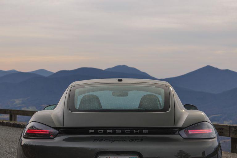 2022-porsche-718-cayman-4l-140-1648783304.jpg