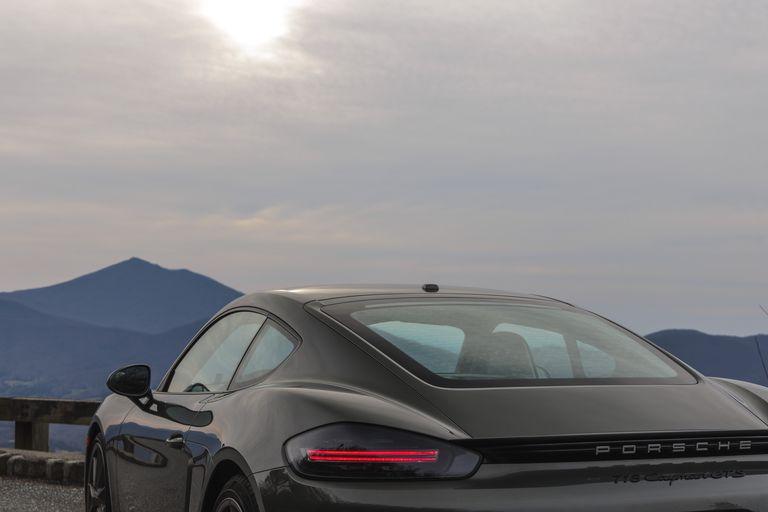 2022-porsche-718-cayman-4l-142-1648783304.jpg
