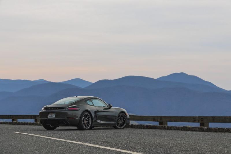 2022-porsche-718-cayman-4l-176-1648783308.jpg