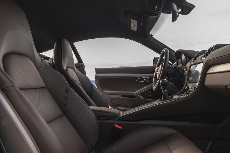 2022-porsche-718-cayman-4l-191-1648783311.jpg