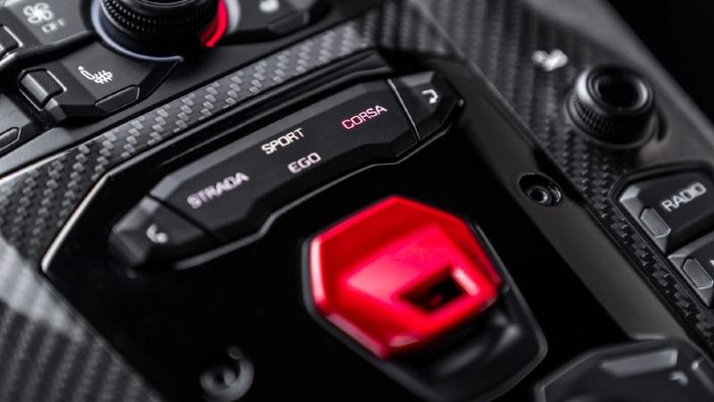 8-Lamborghini-Aventador-Ultimae.jpg