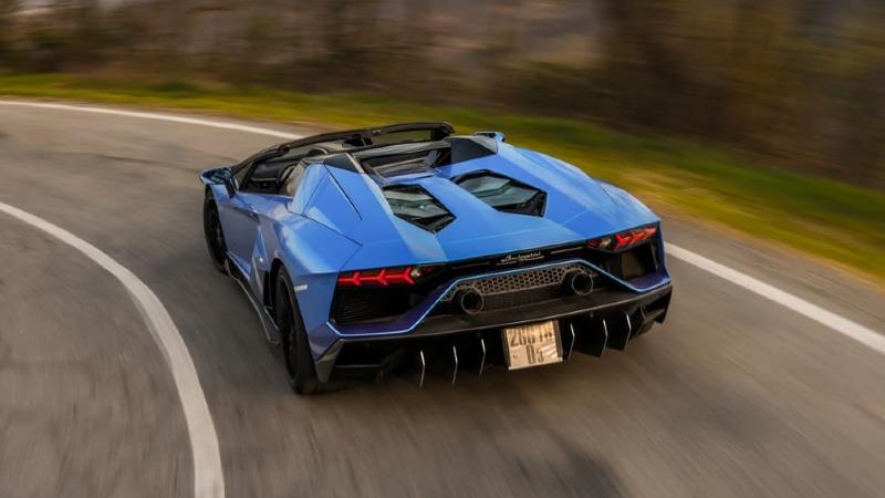 15-Lamborghini-Aventador-Ultimae.jpg