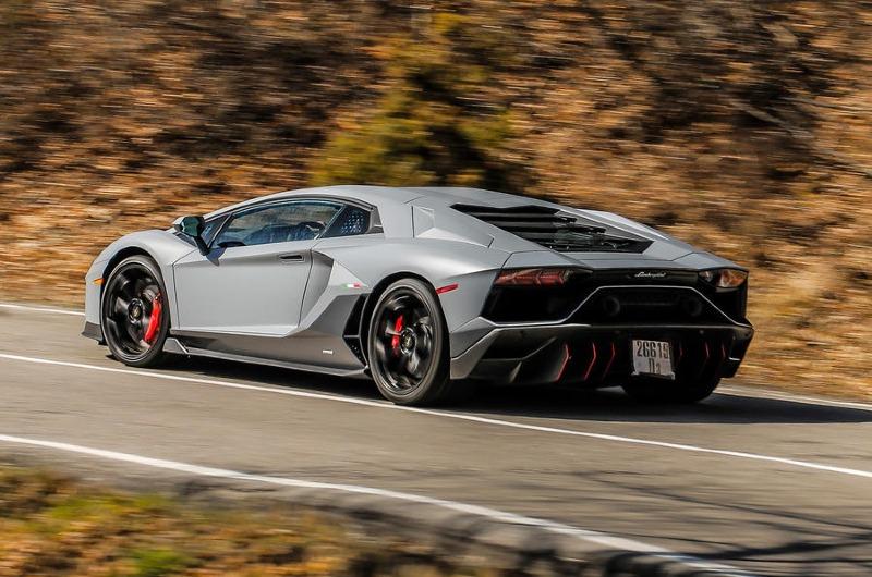 2-lamborghini-aventador-ultimae-2022-first-drive-tracking-rear.jpg