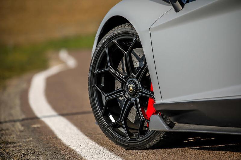 4-lamborghini-aventador-ultimae-2022-first-drive-alloy-wheels.jpg