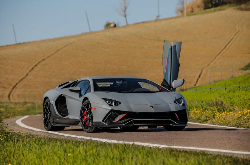 12-lamborghini-aventador-ultimae-2022-first-drive-static-front.jpg