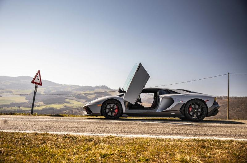 13-lamborghini-aventador-ultimae-2022-first-drive-static-side.jpg