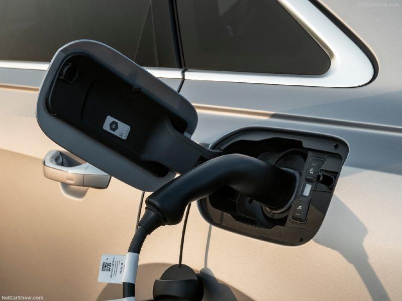 Audi-A8_L_60_TFSI_e_UK-Version-2022-1024-36.jpg