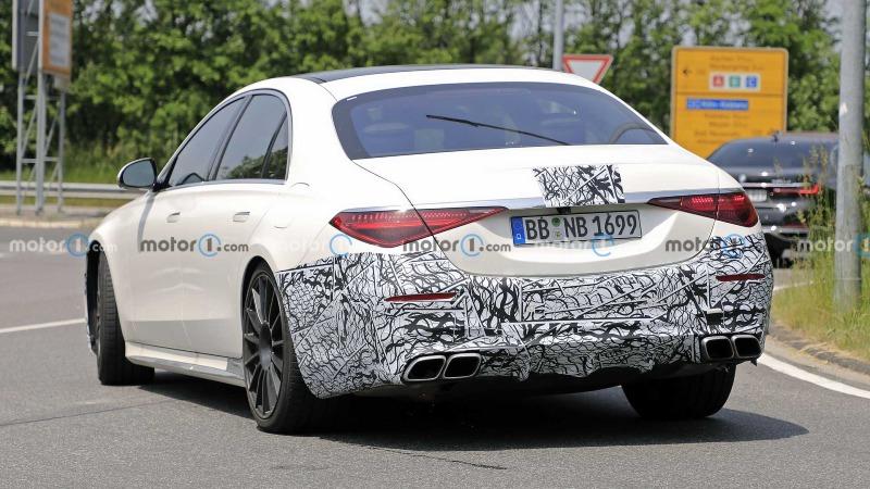 2022-mercedes-amg-s63e-spy-photo (8).jpg