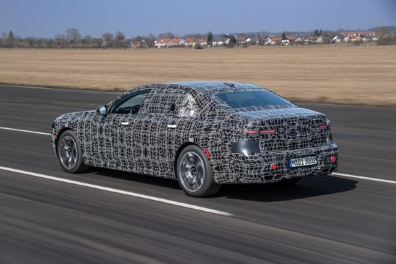 2023-bmw-7-series-prototype-102-1649095252.jpg