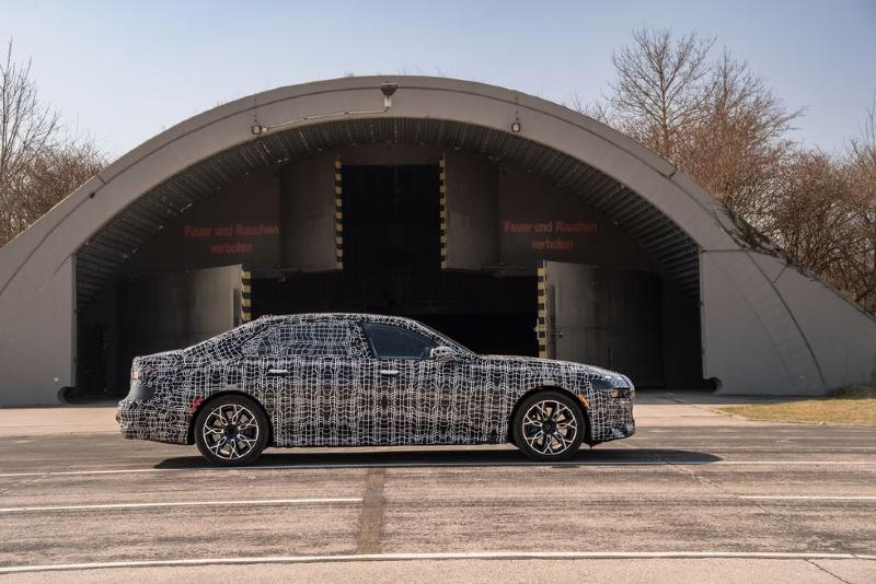 2023-bmw-7-series-prototype-107-1649095250.jpg