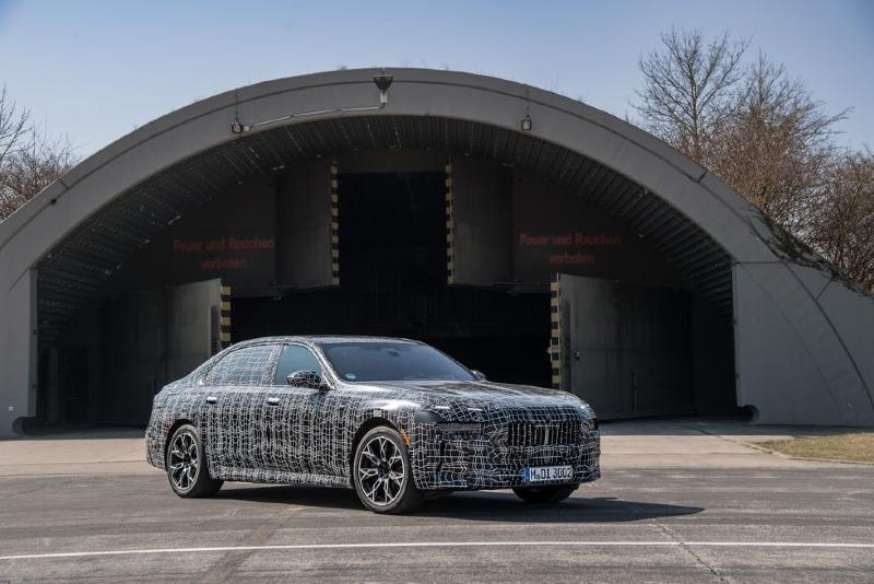 2023-bmw-7-series-prototype-109-1649095250.jpg