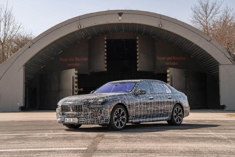 2023-bmw-7-series-prototype-110-1649095250.jpg