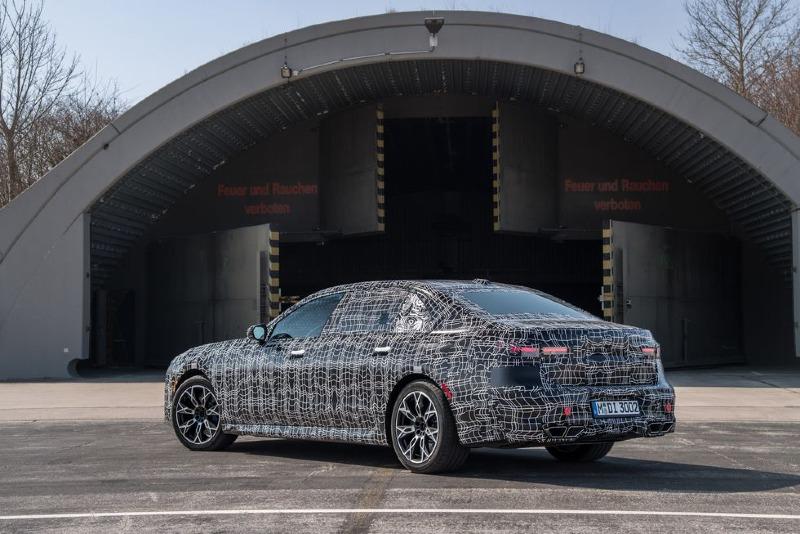 2023-bmw-7-series-prototype-111-1649095253.jpg