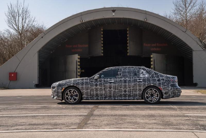 2023-bmw-7-series-prototype-112-1649095256.jpg