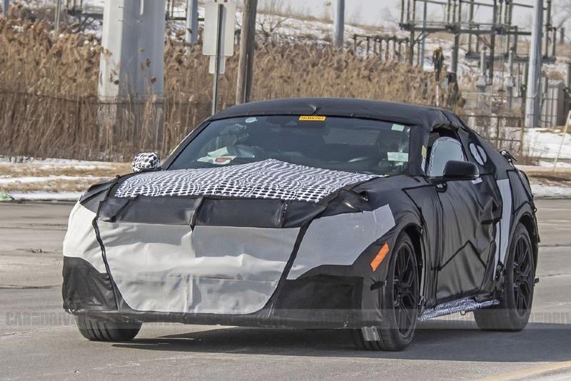 2024-ford-mustang-spied-front-three-quarters-1649189579 1.jpg