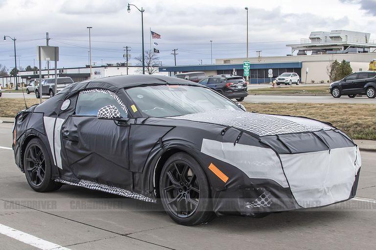 2024-ford-mustang-spied-front-three-quarters-2-1649194100 2.jpg