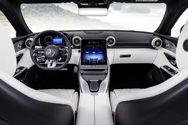 2023-Mercedes-AMG-SL-43-38.jpg