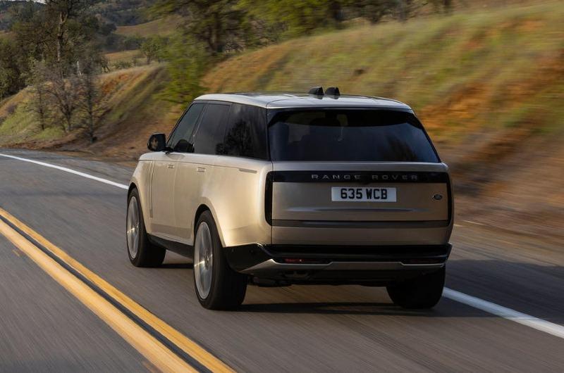 3-land-rover-range-rover-2022-first-drive-review-tracking-rear_0.jpg