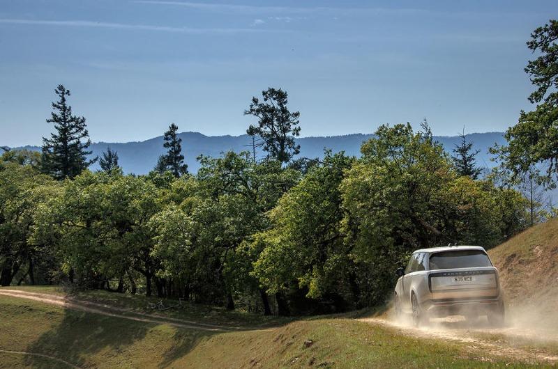 14-land-rover-range-rover-2022-first-drive-review-offroad-rear.jpg
