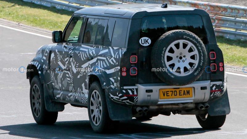 land-rover-defender-svr-rear-view-spy-photo (2).jpg