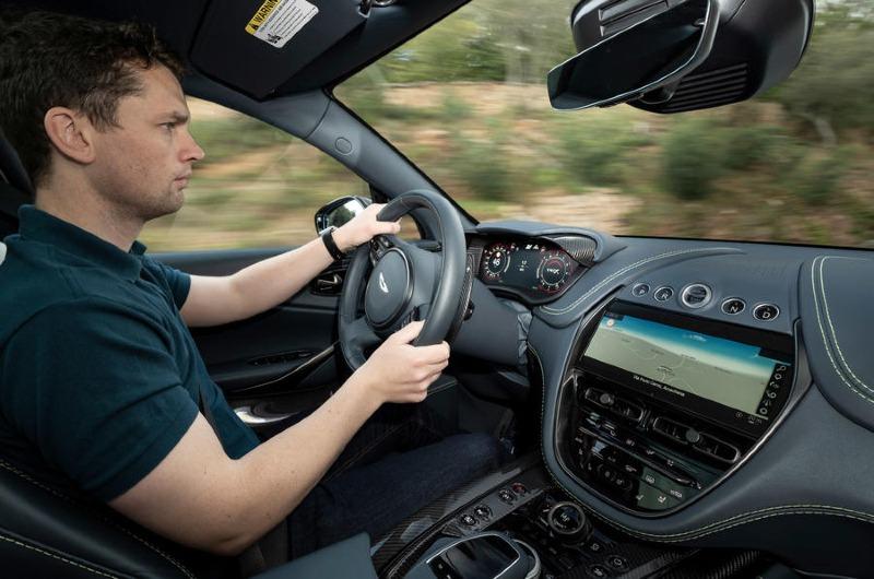 14-aston-martin-dbx-707-2022-first-drive-review-mt-driving.jpg