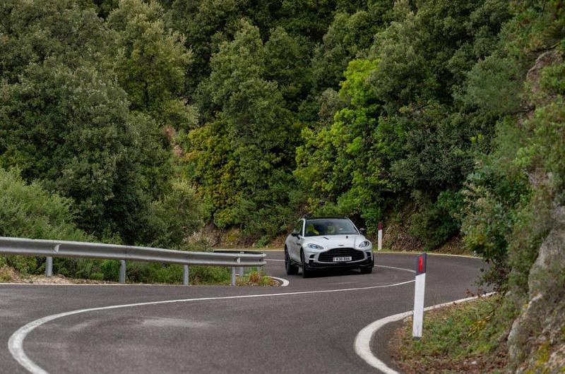 17-aston-martin-dbx-707-2022-first-drive-review-cornering-front.jpg