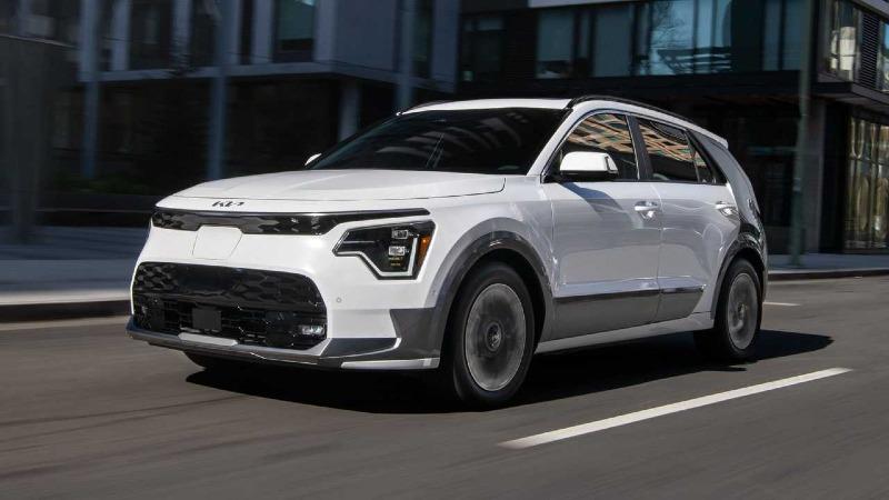2023-kia-niro-ev-front-three-quarter-view-driving.jpg