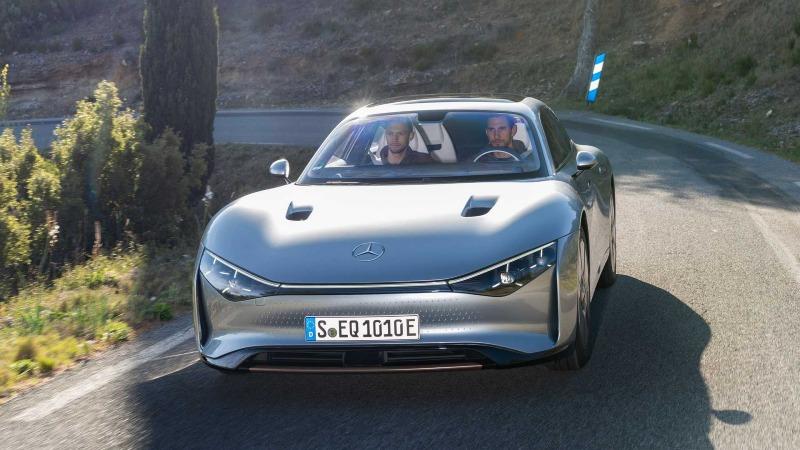 mercedes-benz-vision-eqxx-concept-exterior-front-view (1).jpg