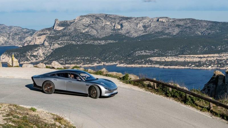 mercedes-benz-vision-eqxx-concept-exterior-front-quarter (2).jpg