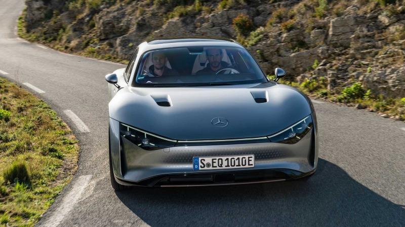 mercedes-benz-vision-eqxx-concept-exterior-front-view (3).jpg