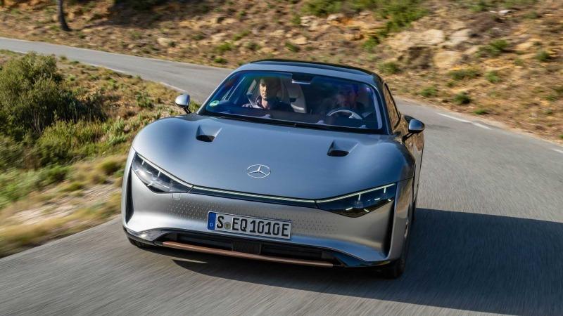 mercedes-benz-vision-eqxx-concept-exterior-front-view (4).jpg